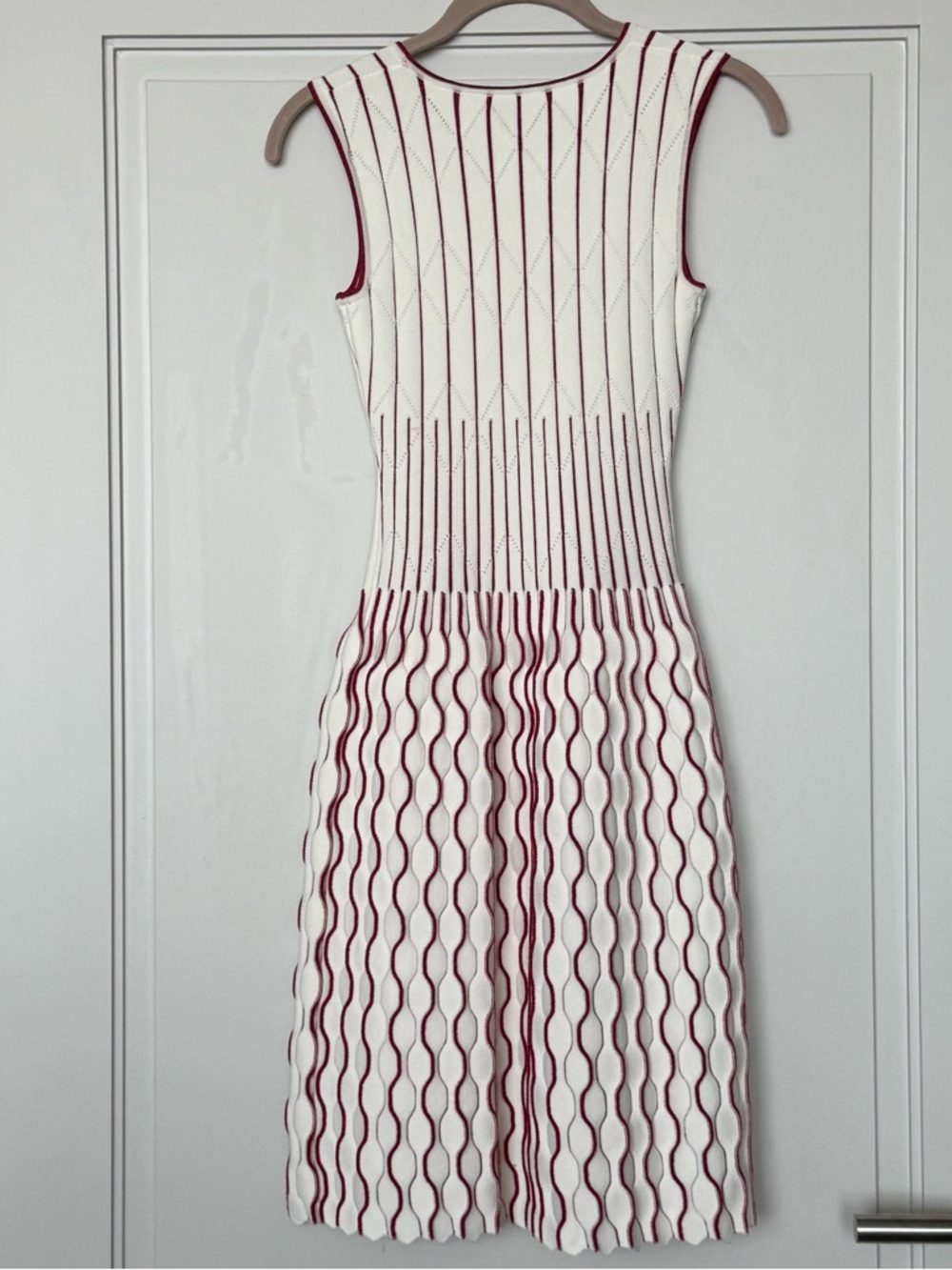 Hervé Léger White & Red Knit Sleeveless Fit & Flare Dress - Picture 5 of 11